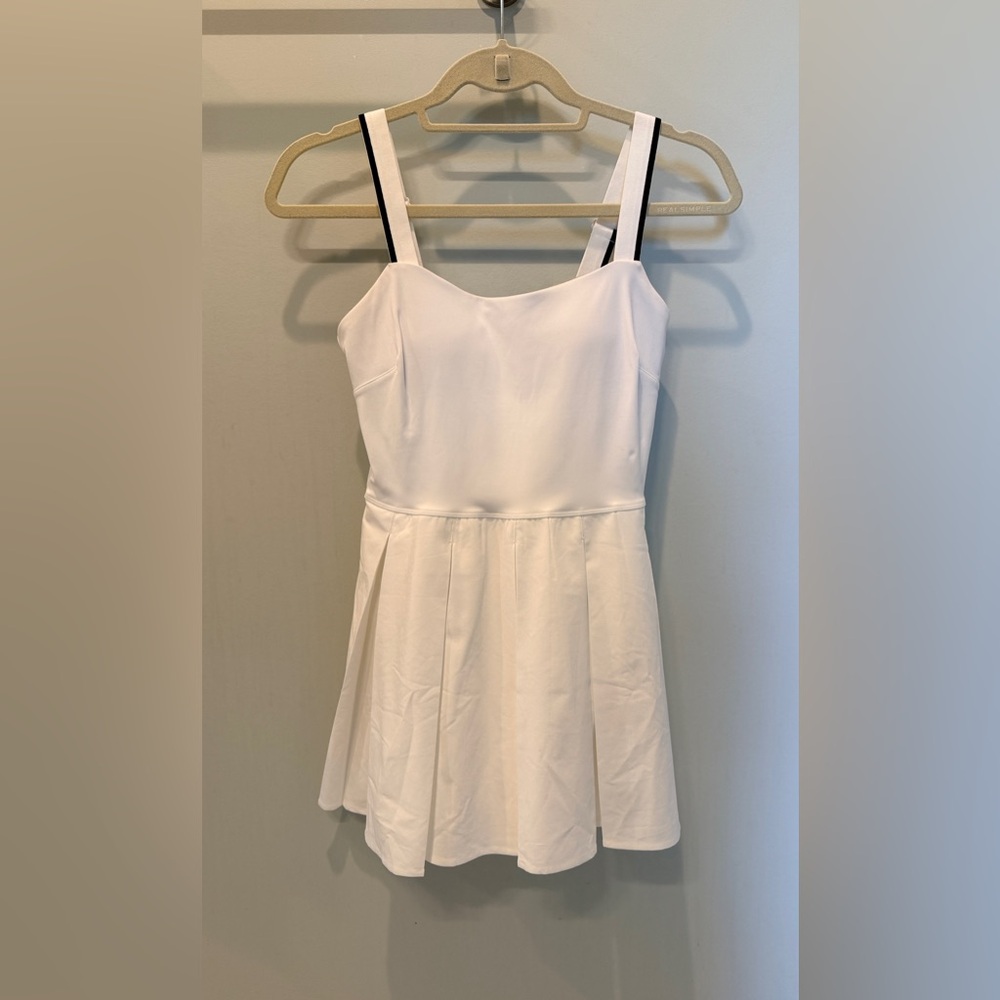 LULULEMON Box-Pleat Short-Lined Tennis Dress ~ Sz 4 ~ White